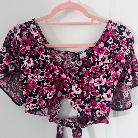 H&M Women's Floral Wrap CropTop - Pink and Black Size Medium - Picture 5 of 9